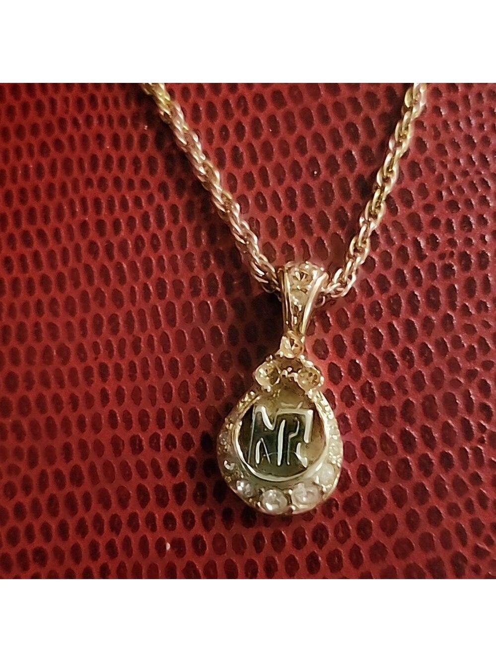 Nina Ricci Gold Tone Rhinestone pendant signed - Picture 12 of 14